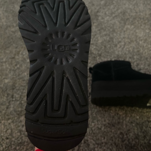 UGG Women's Classic Mini Black Platform Boots - Picture 6 of 16